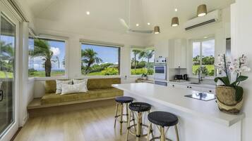 House, 1 Bedroom | Private kitchen | Fridge, oven, coffee/tea maker, toaster