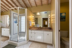 Bathroom - Huaka Mahina 4 Bedroom Home by RedAwning (Kaanapali)