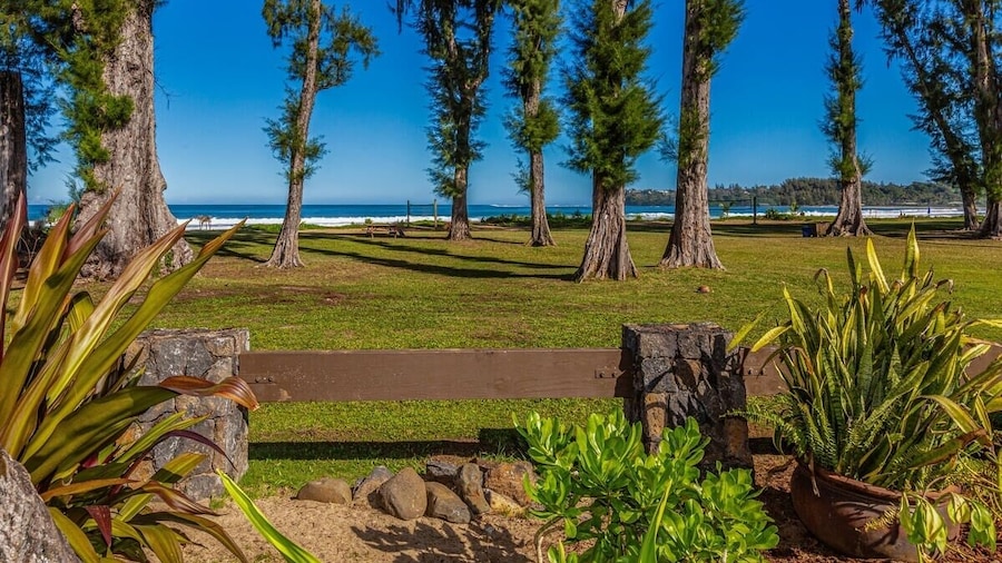 Hale Maluhia Hanalei 1 Bedroom Home by RedAwning