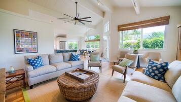 House, 5 Bedrooms | Living room