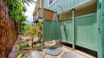 House, 5 Bedrooms | Property grounds