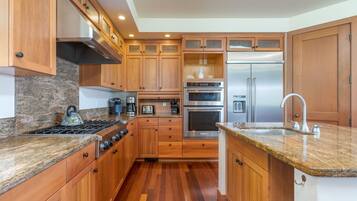 Maison, plusieurs chambres | Cuisine privée | Réfrigérateur, cafetiÚre/bouilloire, grille-pain