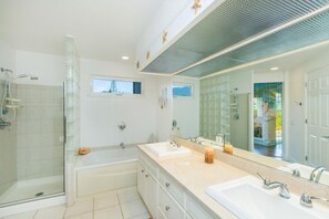 Casa, 2 habitaciones | Baño | Toallas