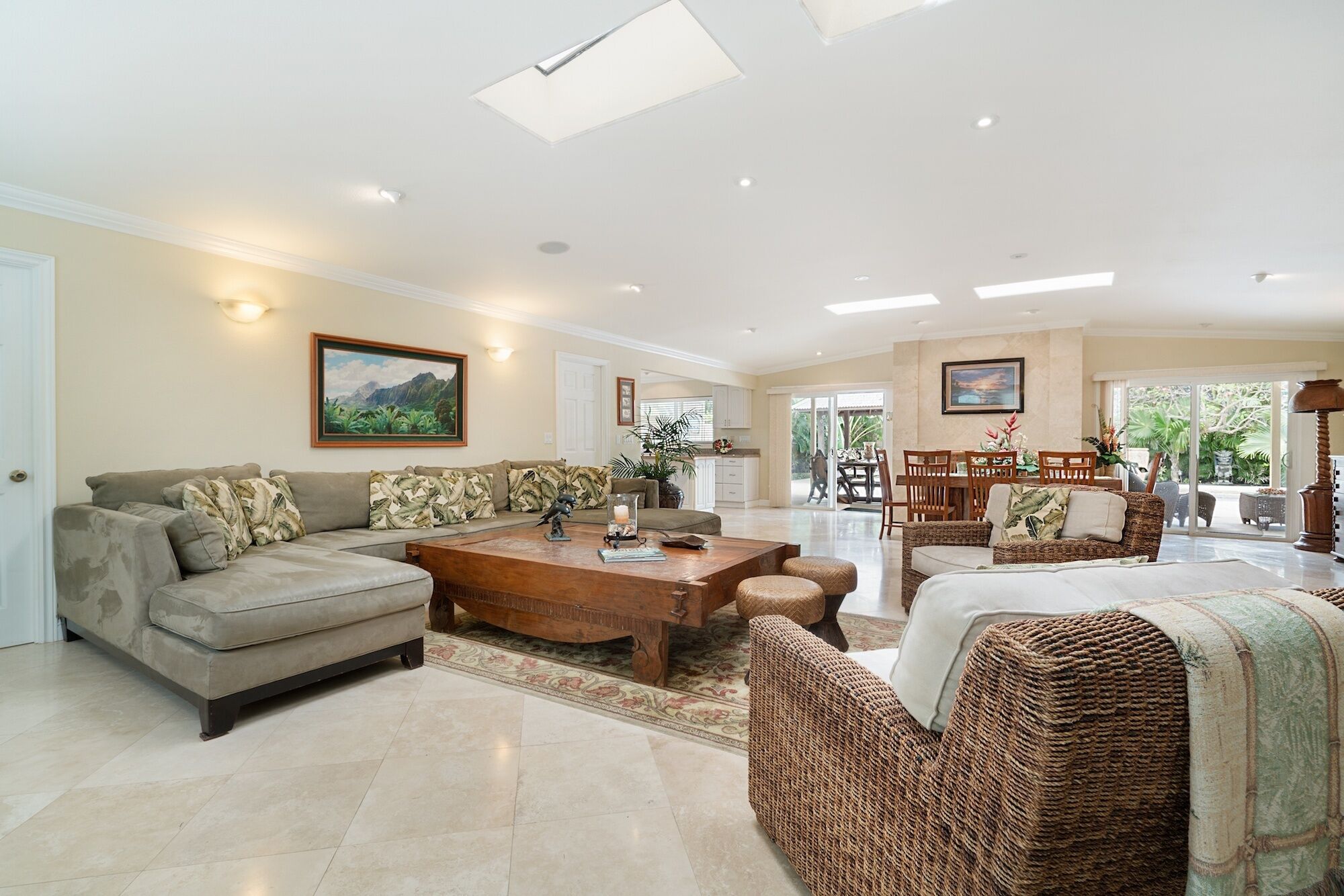 House, 4 Bedrooms | Living room