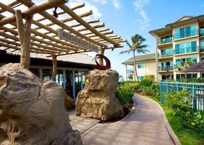 Condo, 2 Bedrooms | Property grounds