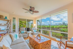 Bloc d'apartaments, 2 dormitoris | Sala d'estar | Televisor intel·ligent