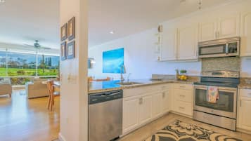 Apartamento, 2 habitaciones | Cocina privada | Frigorífico, horno, cafetera o tetera y tostadora