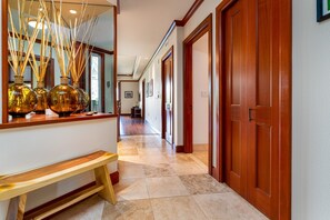 Condo, 2 Bedrooms | Interior