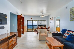 Condo, 3 Bedrooms | Living room | Smart TV