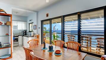 Condo, 3 Bedrooms | Private kitchen | Fridge, oven, coffee/tea maker, toaster