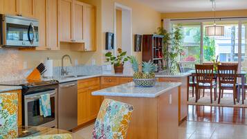 Condo, 2 Bedrooms | Private kitchen
