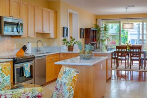 Condo, 2 chambres | Cuisine privée | Réfrigérateur, cafetiÚre-théiÚre, grille-pain