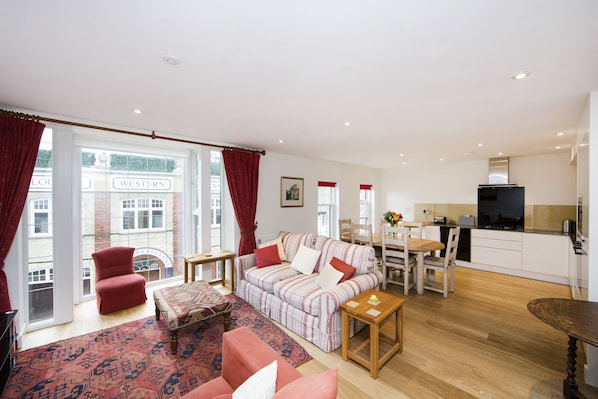 Apartment (1 Bedroom) | Living room | TV