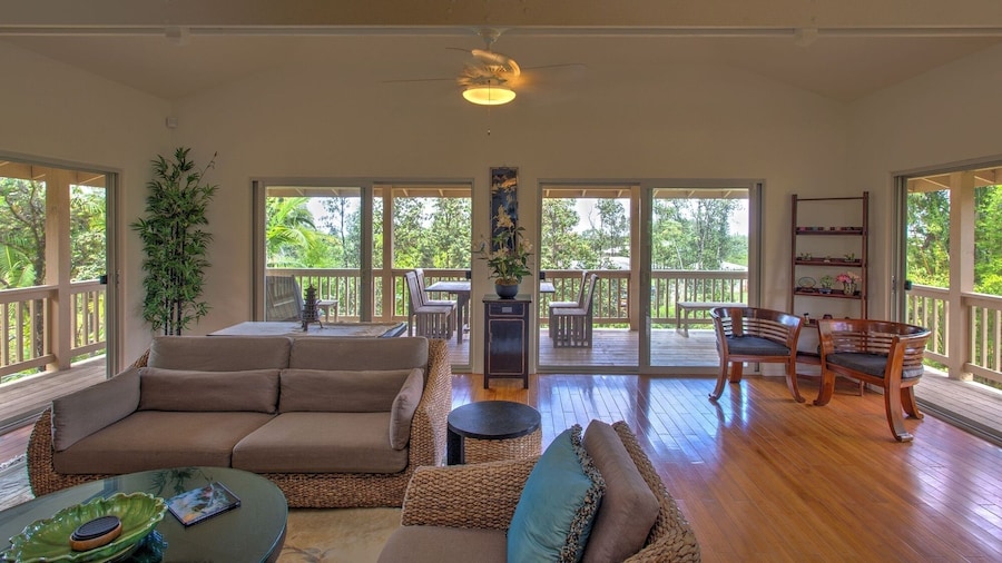 Maluhia Hale 3 Bedroom Home by RedAwning