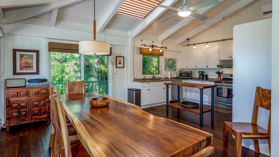 Hale Naninoa 5 Bedroom Home by RedAwning