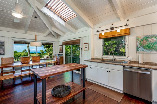 House, 5 Bedrooms | Private kitchen | Oven, coffee/tea maker