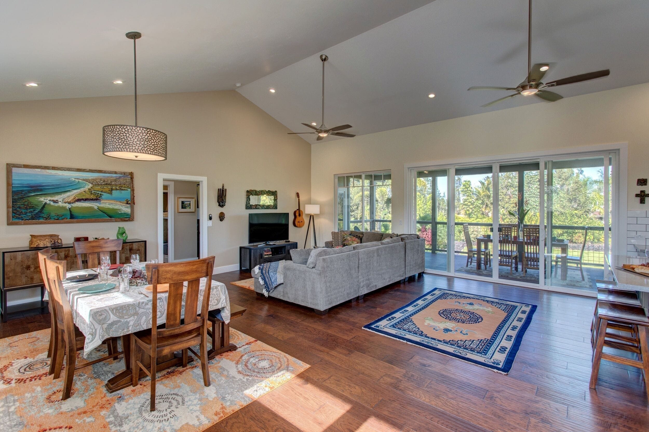 House, 3 Bedrooms | Living room | 30-inch TV with cable/satellite TV channels