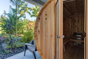 House, 3 Bedrooms | Balcony
