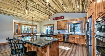 Heavenly Forest Fun - Spacious, Pool Table, Hot Tub