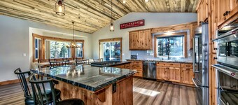 Nuevo y espacioso, mesa de billar, 2 maestros, 4 reyes, televisores-Heavenly Forest Fun