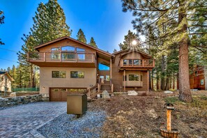 Exterior - Heavenly Forest Fun - Spacious, Pool Table, Hot Tub (South Lake Tahoe)