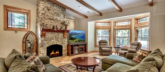 ホットタブ、ビリヤード台、2マスター、5BD / 4BA、ペット、デッキブラックフットラグジュアリーリトリート