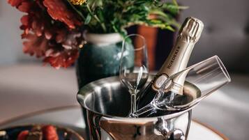 Suíte | Cofres nos quartos, escrivaninha, cortinas blackout, Wi-Fi de cortesia