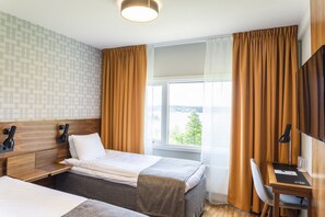 Business Double Room | 1 bedroom, in-room safe, desk, blackout drapes