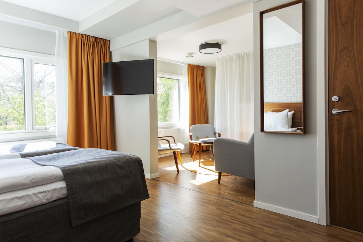 suite | 1 bedroom, in-room safe, desk, blackout curtains