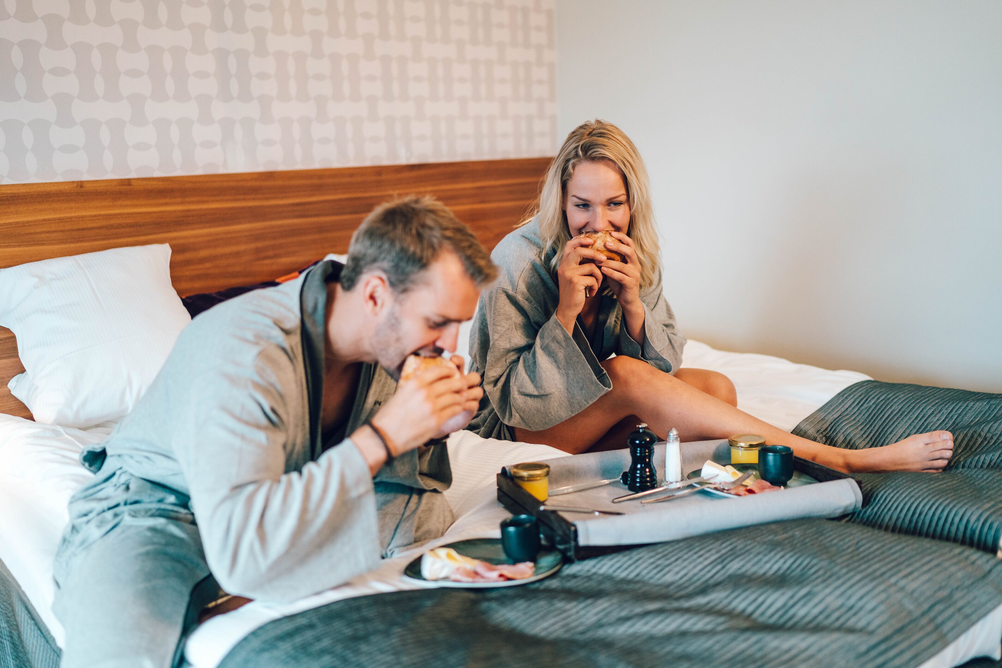 business double room | 1 bedroom, in-room safe, desk, blackout curtains