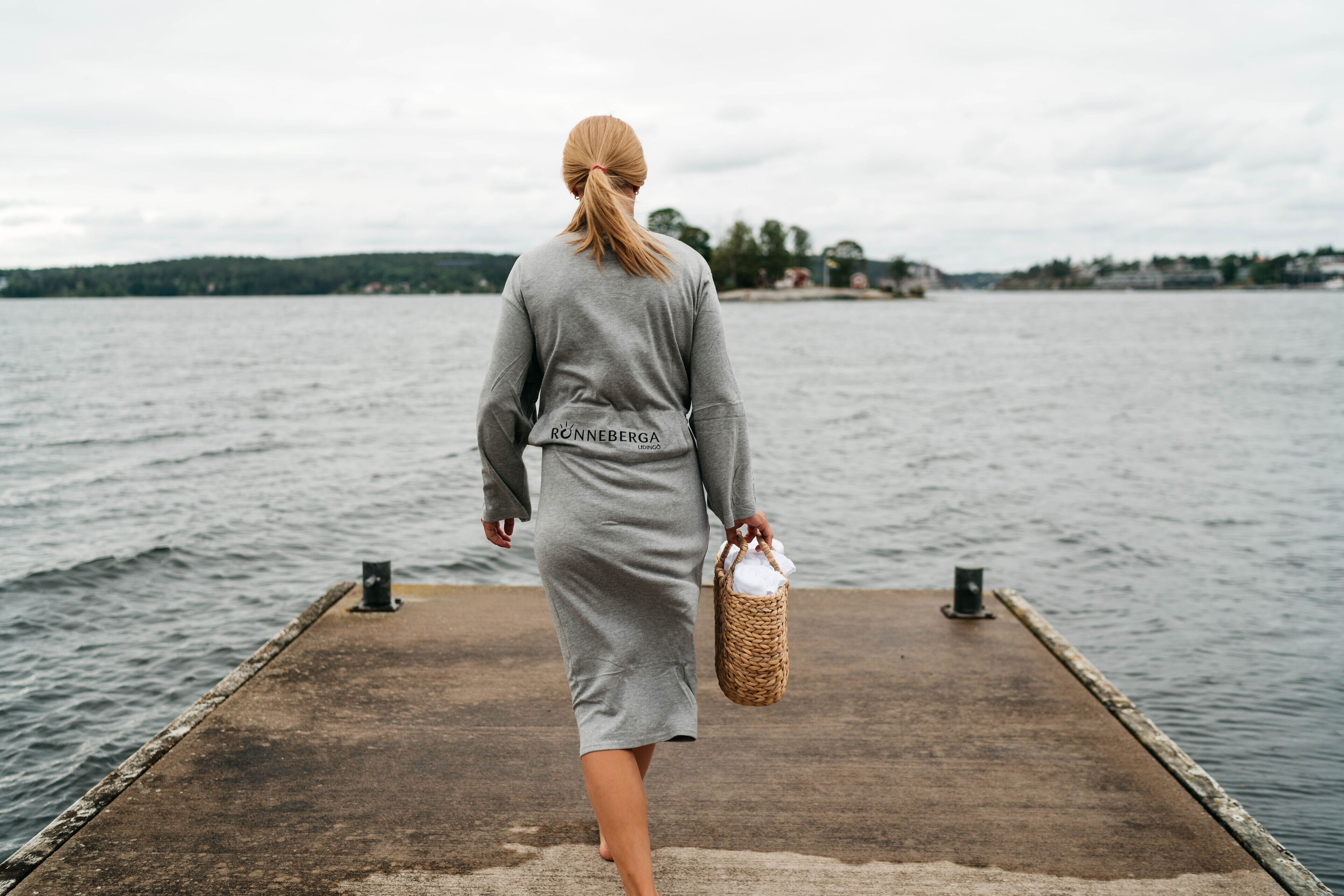 indoor pool, pool loungers