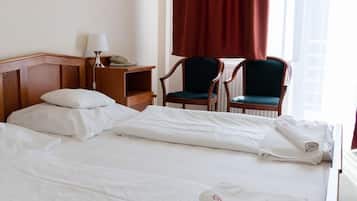 Escritorio, wifi gratis, ropa de cama y acceso para silla de ruedas