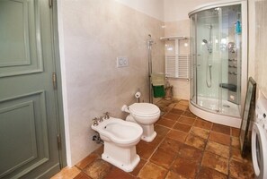 Bathroom - Domus Octavia - Villa (Roma)