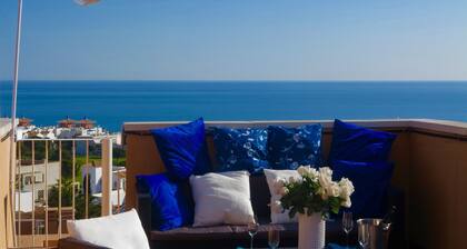 TOP PENTHOUSE *****: Luxury, Terrace 360 ° view, Sea, Mountains, Golf, Free Wifi, BBQ!