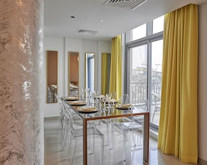 Appartement Premium, 2 chambres, terrasse | Restauration dans la chambre
