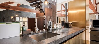 Skyline Water Front Penthouse Apartment