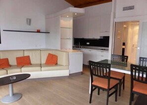 Apartamento (T1) | Individualmente decorados, individualmente mobiliados, cortinas blackout
