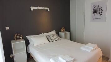 6 habitaciones, tabla de planchar con plancha, cuna de viaje y wifi