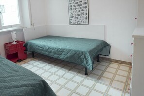 2 bedrooms, bed sheets