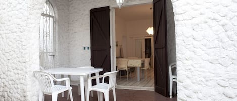 屋外ダイニングエリア