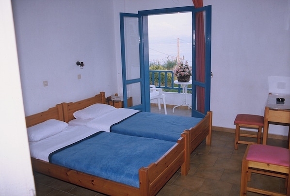 Twin Room | Free WiFi - Friday Hotel (Hersonissos)
