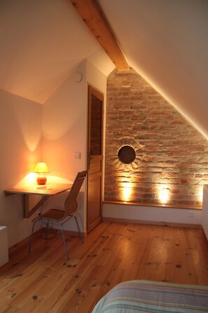 Bureau, rideaux occultants, chambres insonorisées, Wi-Fi gratuit