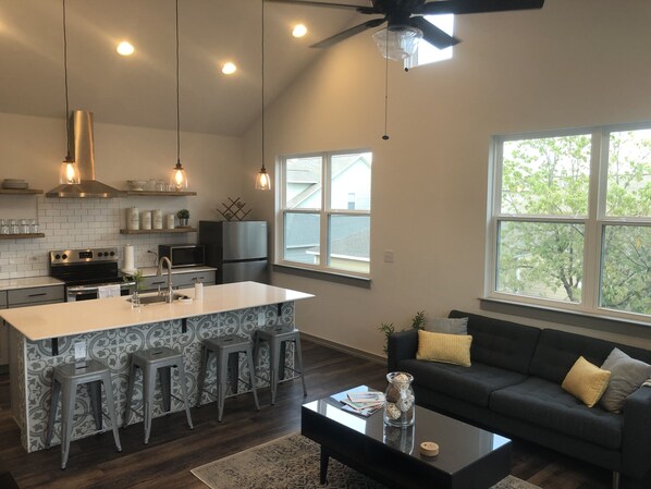 Interior - 750 Square Feet, 1 Bedroom - Walk to Everything! Great for longer term stays. (Austin)
