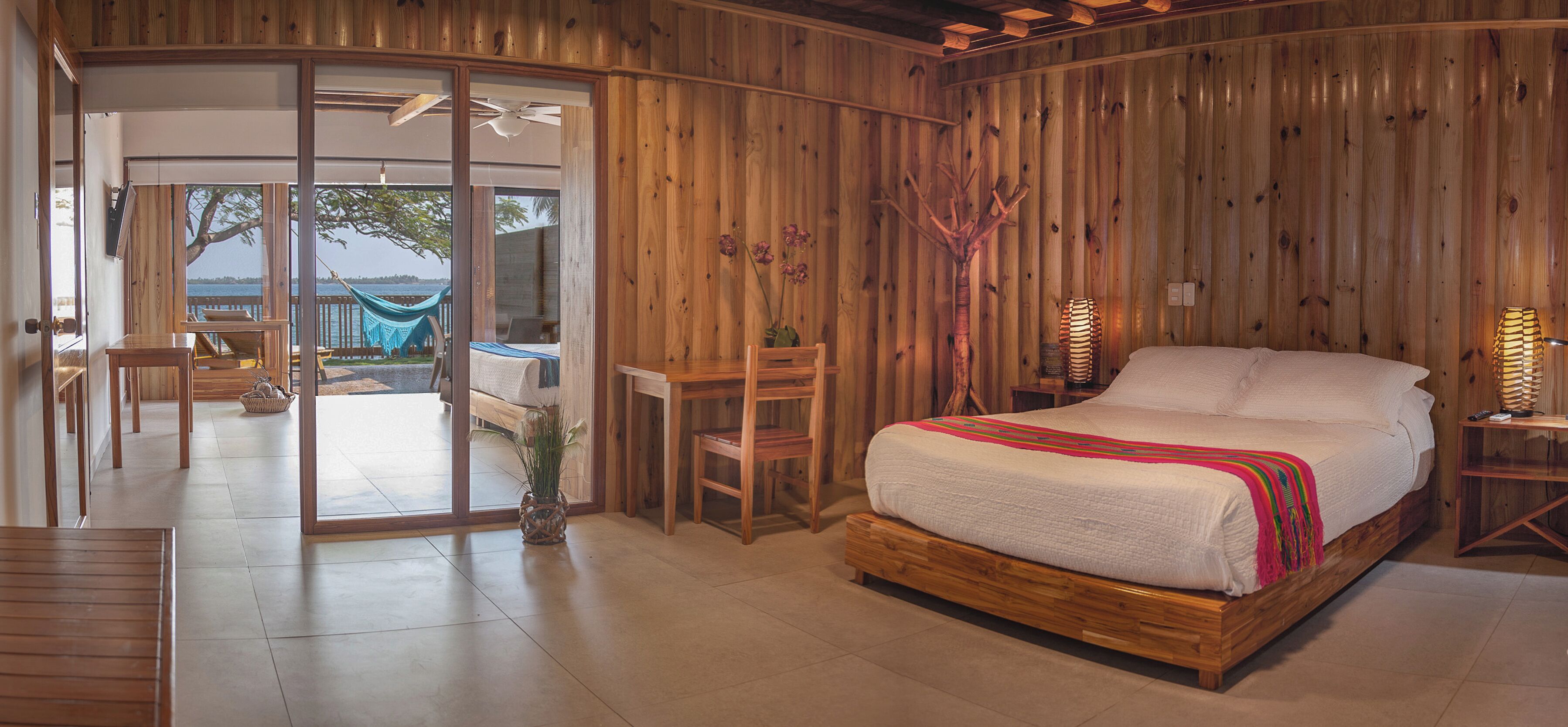 Suite – grand, sjøutsikt | Safe på rommet og wi-fi (inkludert)