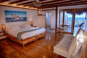 Suite – junior, sjøutsikt | Safe på rommet og wi-fi (inkludert)