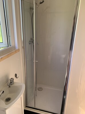 Chalet rustique | Douche de la salle de bain