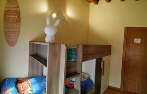 2 bedrooms, travel cot, bed sheets