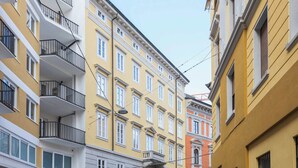 A narrow street with multi-story buildings, balconies, and a clear sky. - Brand New Guest room in the City Center★Free Wifi (Trieste)
