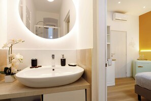 Shower, free toiletries, hair dryer, towels