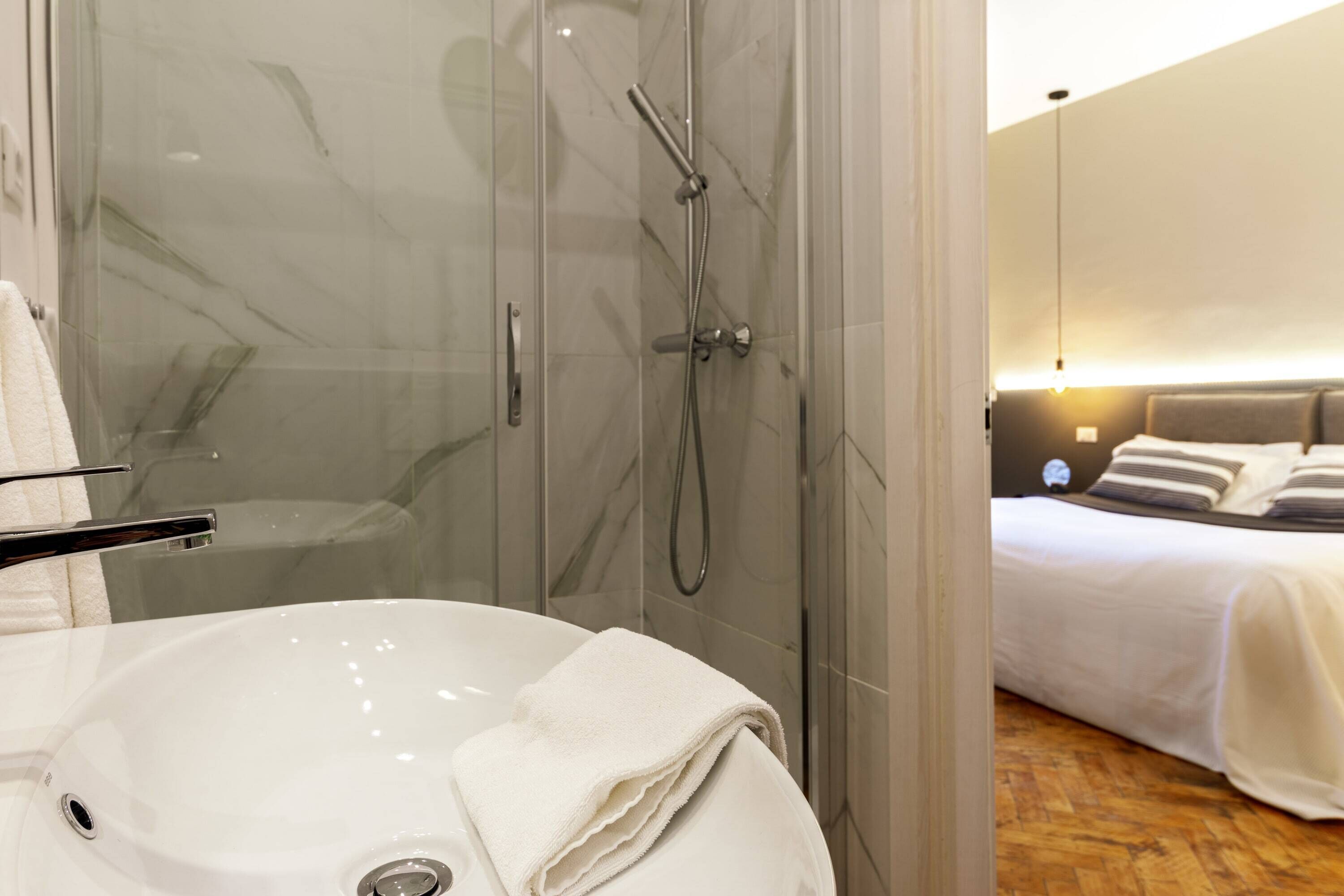 Douche, articles de toilette gratuits